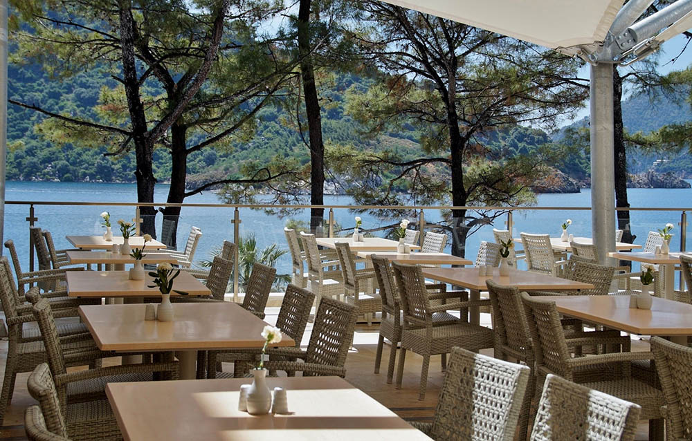 september in ibiza with quiet restaurants